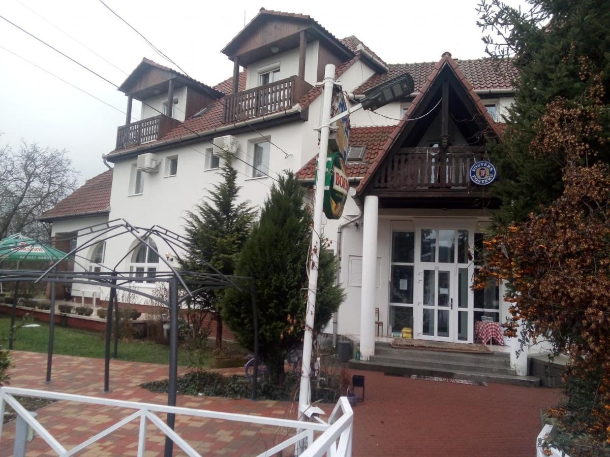 Alabastrom Panzio Es Etterem Bed & Breakfast โบกาช ภายนอก รูปภาพ