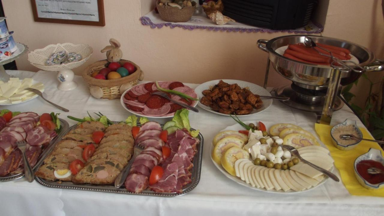 Alabastrom Panzio Es Etterem Bed & Breakfast โบกาช ภายนอก รูปภาพ