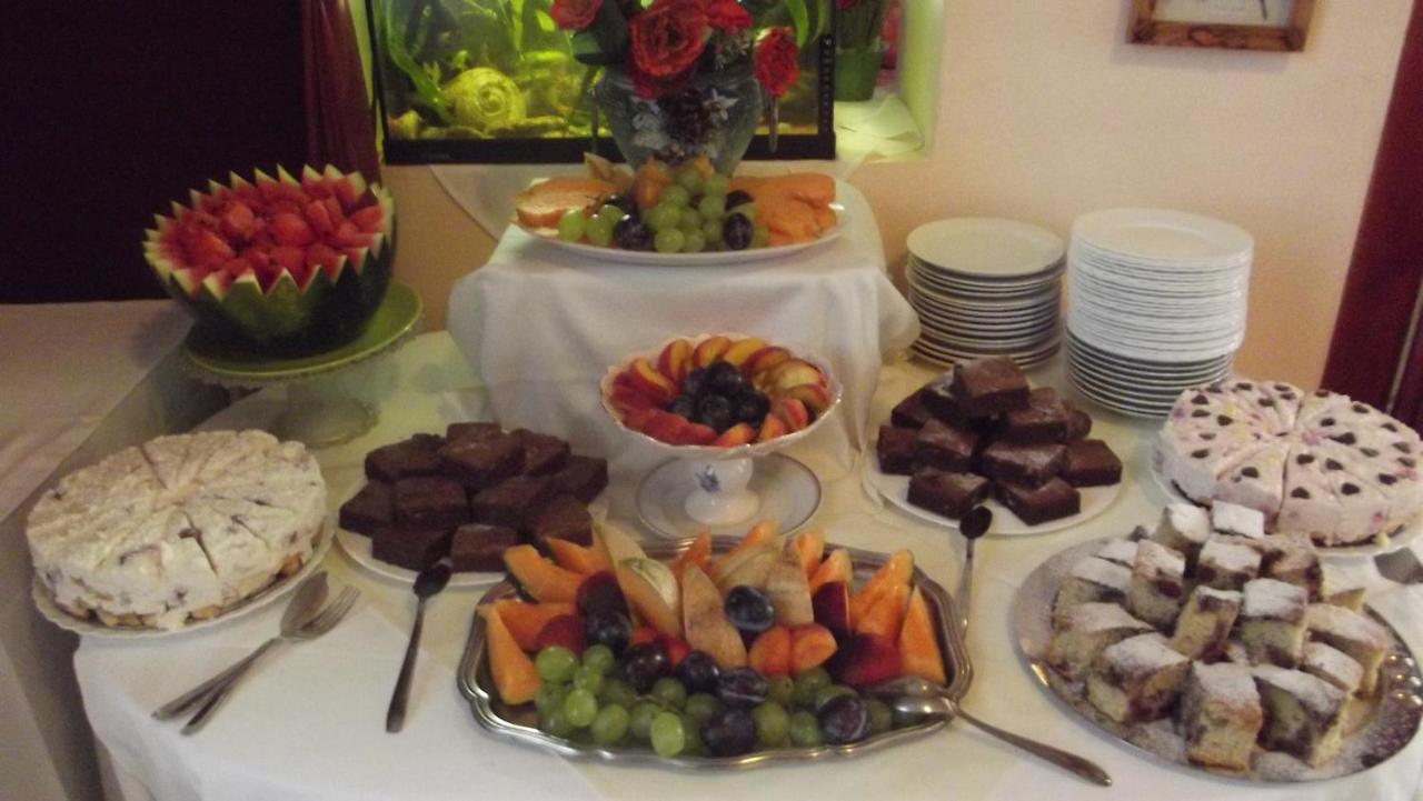 Alabastrom Panzio Es Etterem Bed & Breakfast โบกาช ภายนอก รูปภาพ