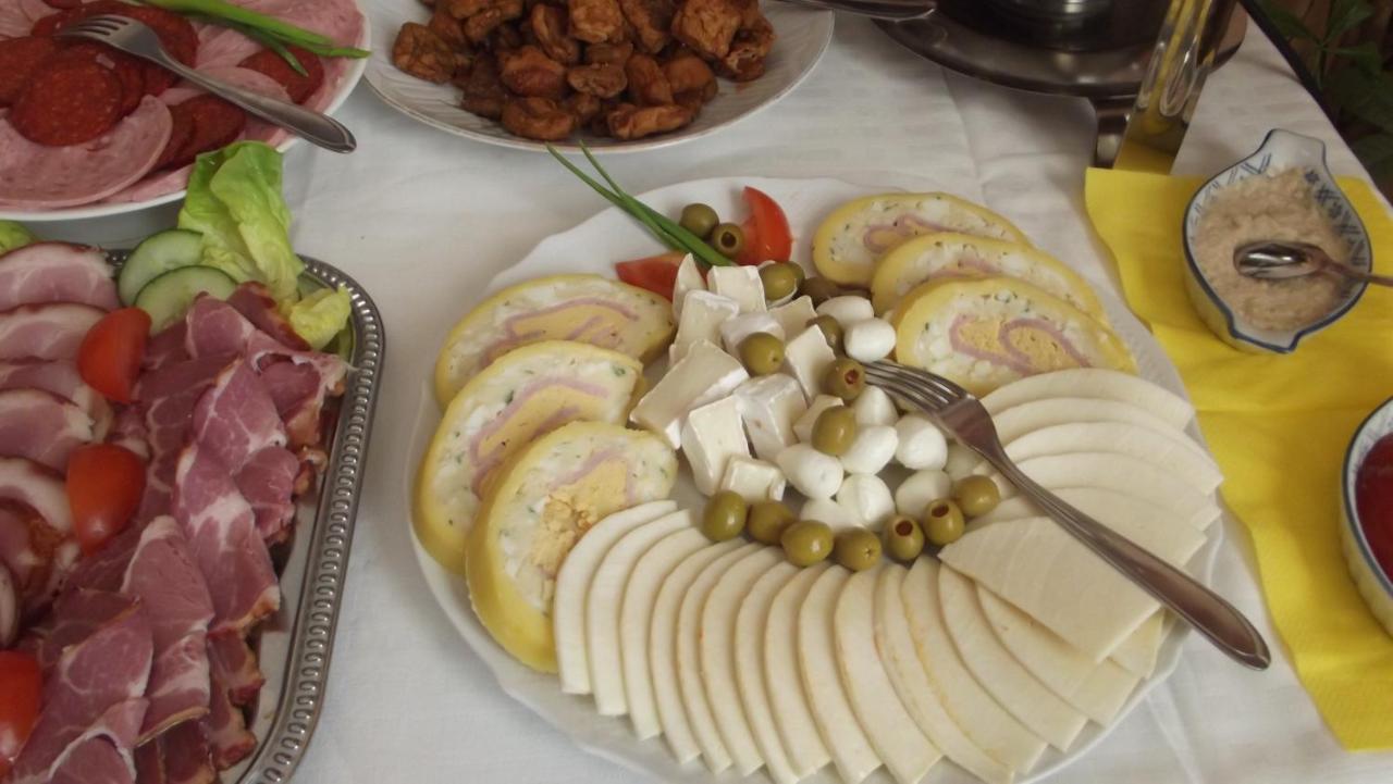 Alabastrom Panzio Es Etterem Bed & Breakfast โบกาช ภายนอก รูปภาพ